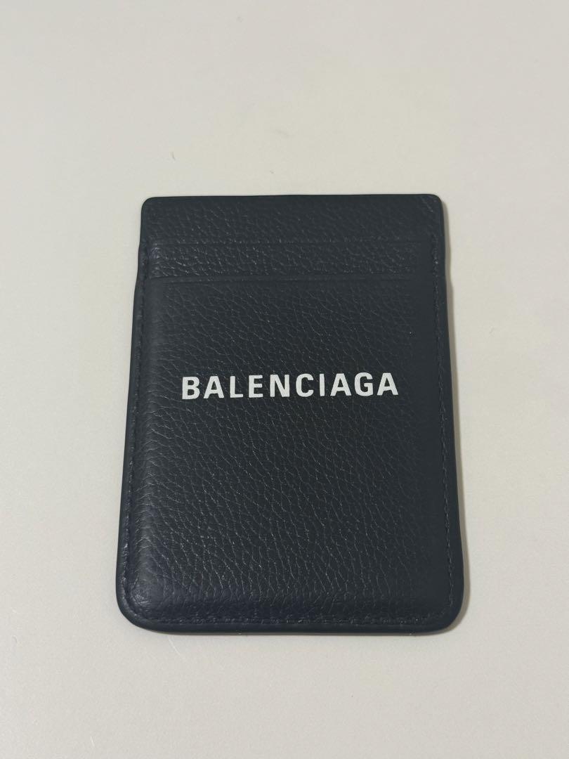 バレンシアガMagSafe