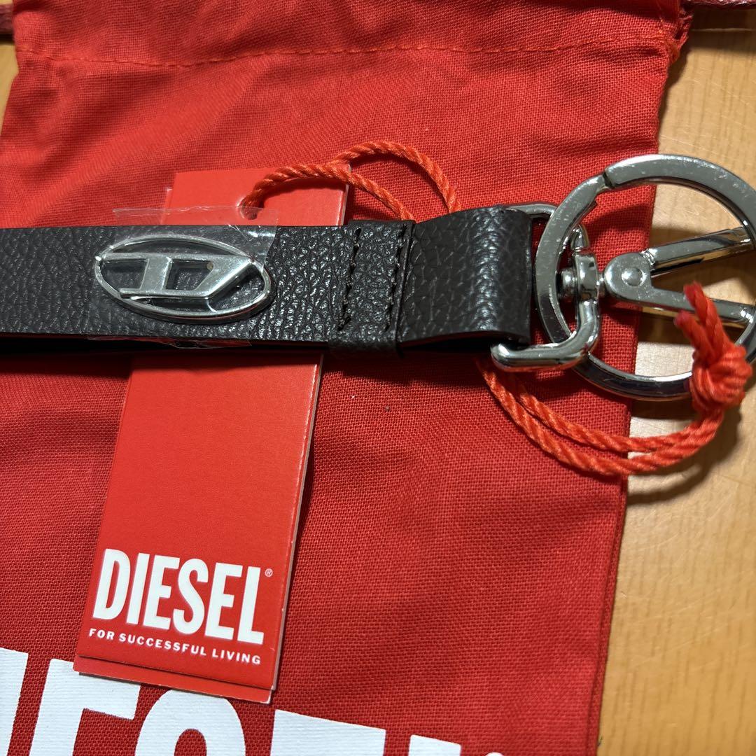 シモンズグランドセール DIESEL レザーキーホルダー ブラウン オリジナルポーチ付き 新品 小物