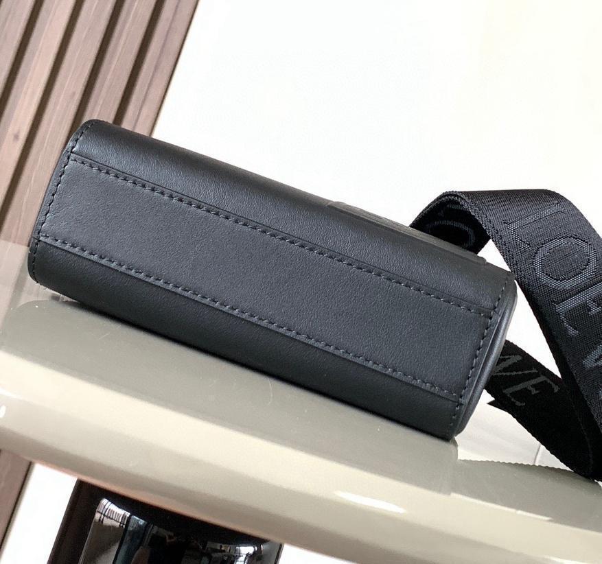 LOEWE ロエベ メッセンジャーバッグ