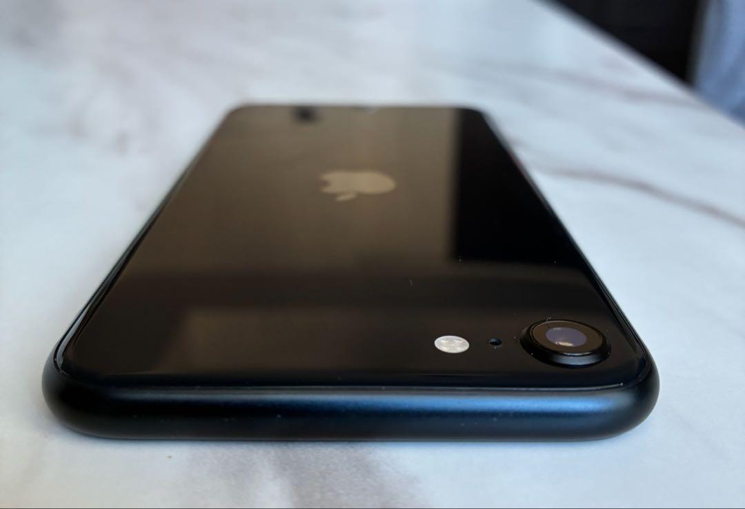 【バッテリー96%】iPhone SE3 256GB ブラック　SIMフリー