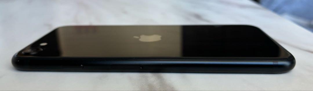 【バッテリー96%】iPhone SE3 256GB ブラック　SIMフリー