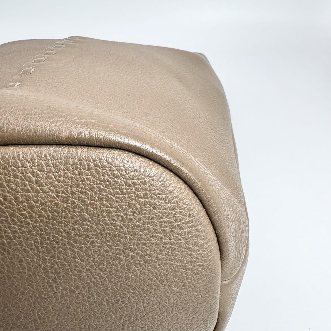 マヌー Keg pouch シボ革 レザー ポーチ ハンドバッグ ベージュ