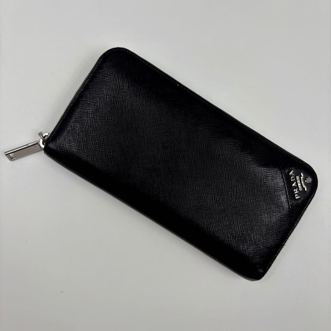 PRADA ラウンドファスナー　メタルロゴ　長財布　サフィアーノ　銀金具　黒