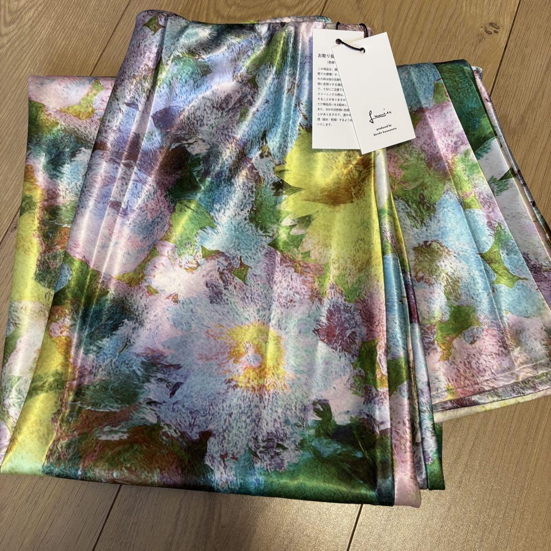 【上下セット】LumierドルマンルーズコットンTシャツ＆フラワーサテンスカート