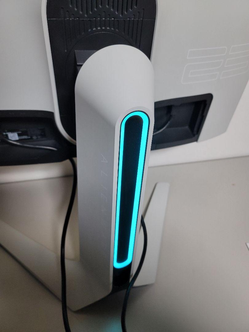 美品　Alienware 24.5インチ ゲーミングモニター 240Hz