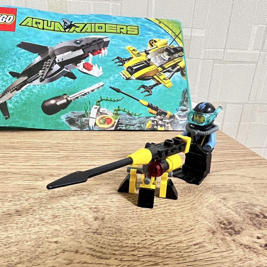 7773