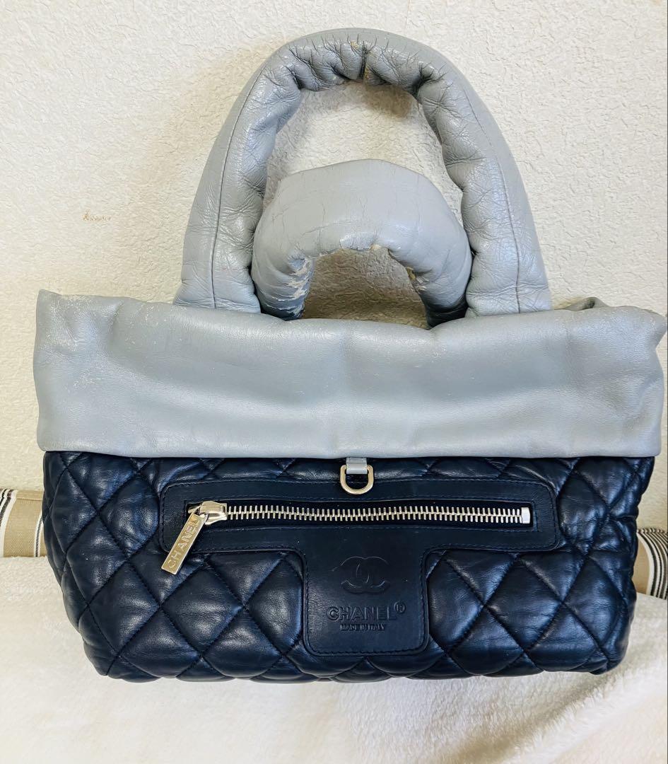 CHANEL グレー ネイビーリバーシブル　 レザー トートバッグ CHANEL グレー ネイビーリバーシブル レザー トートバッグ