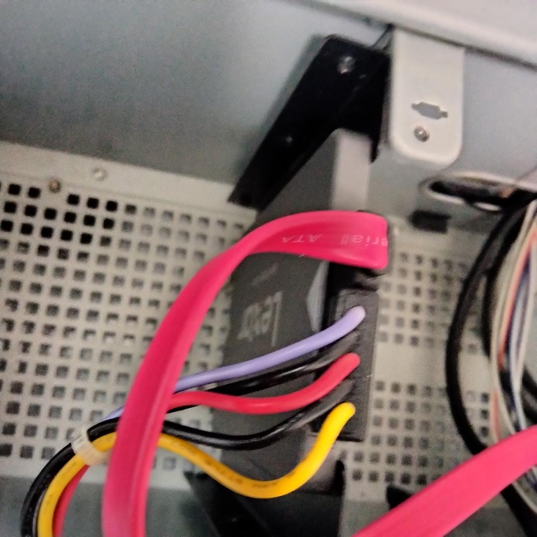 Antec 横型　PC ケース　24H2　付き　SSD新品　裏足欠けあり