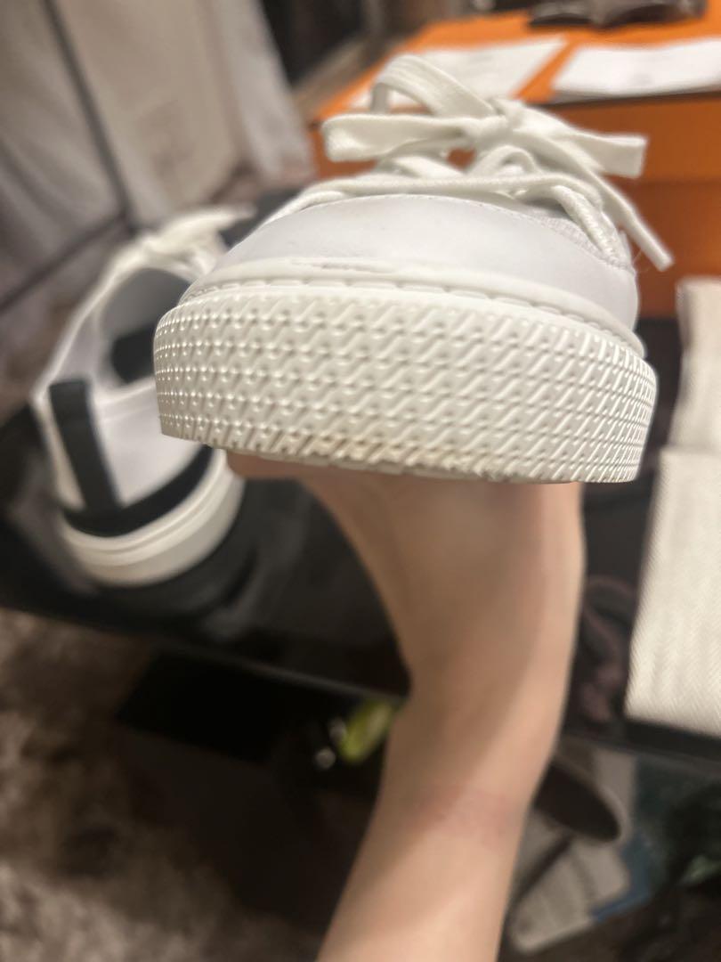 HERMÈS スニーカー　ディープ