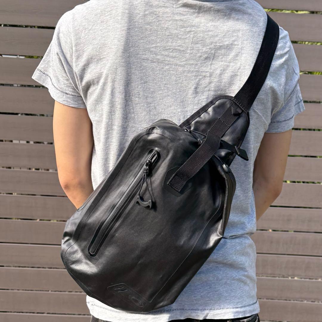 OAKLEYショルダーバッグ