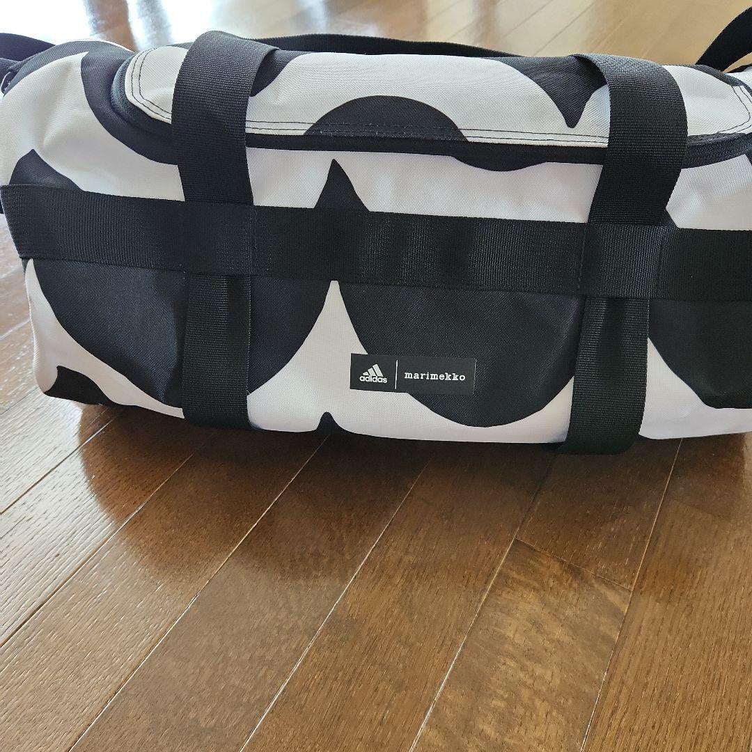 adidasマリメッコ ボストンバッグ モノクロ - メルカリ