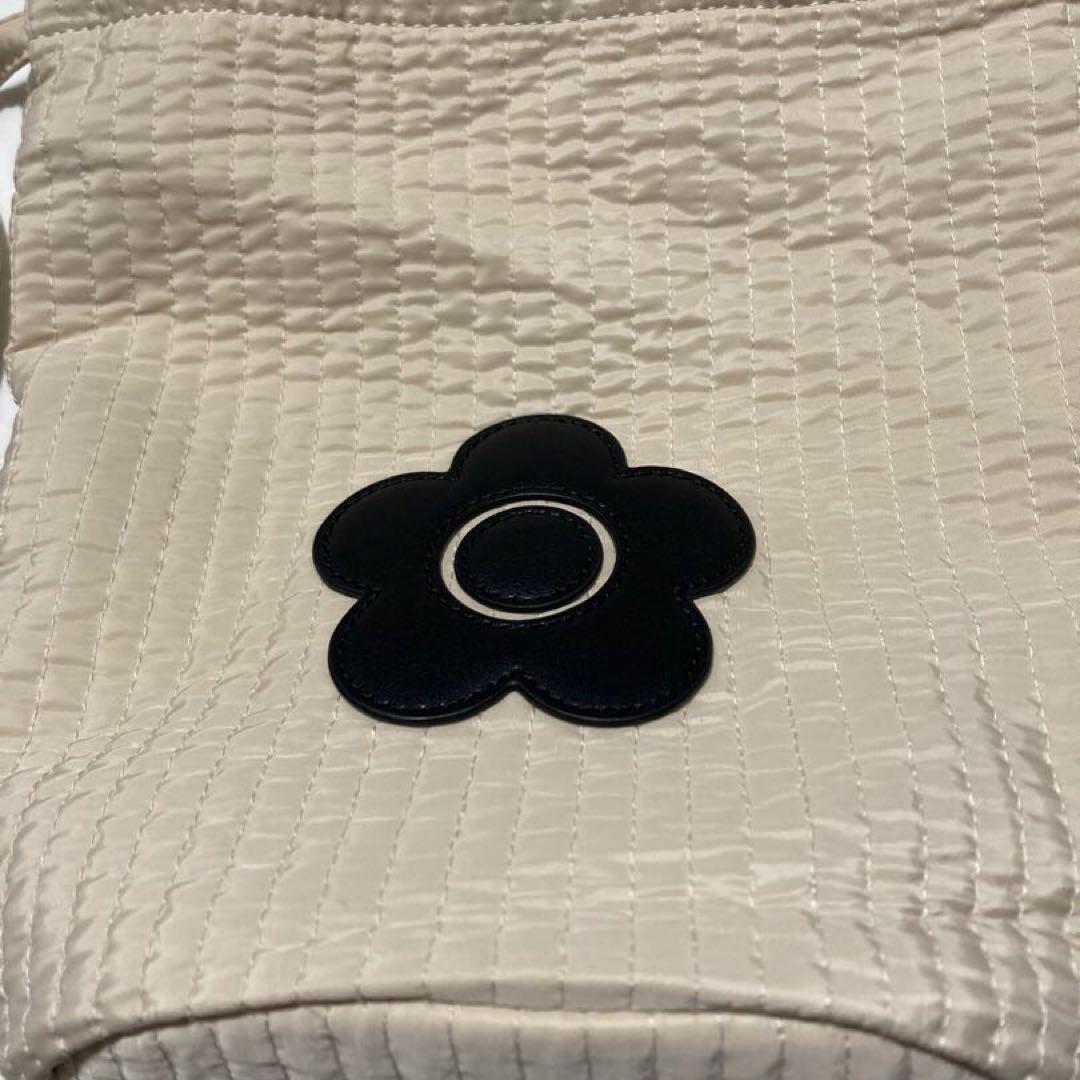入荷nowオンラインストア マリークワント MARYQUANT バッグ 巾着 デイジーパッチヌビ バッグ