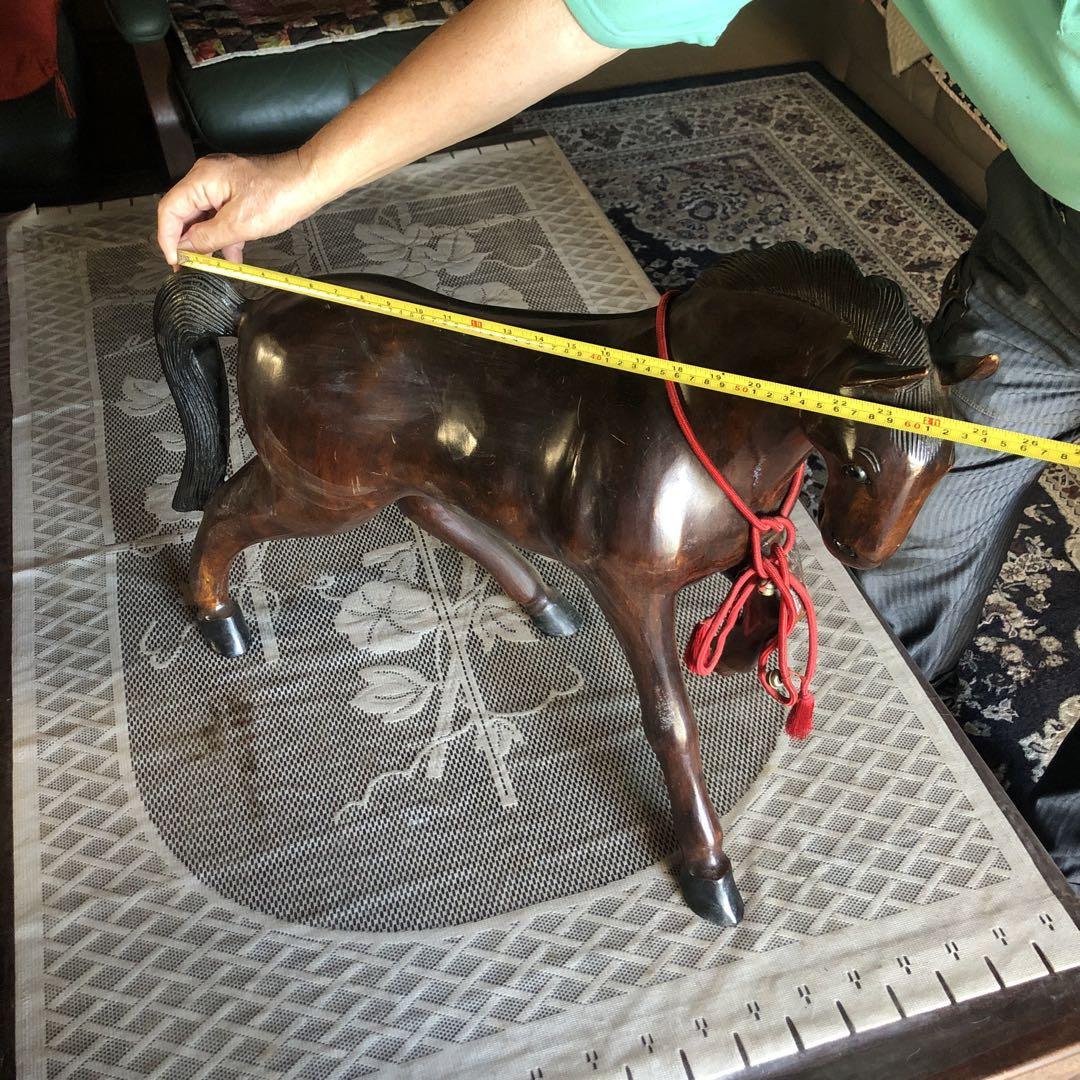 木製馬の彫刻 約60cm 赤い首輪付き 木製馬の彫刻 約60cm 赤い首輪付き