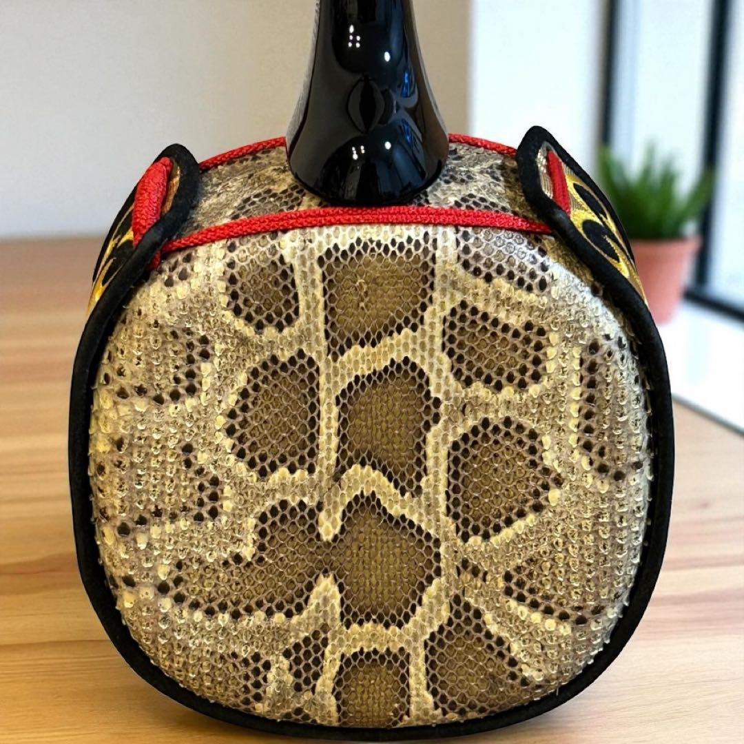 極美品✨沖縄三線 本蛇皮高級三線 黒塗り棹＆装飾ティーガ付き