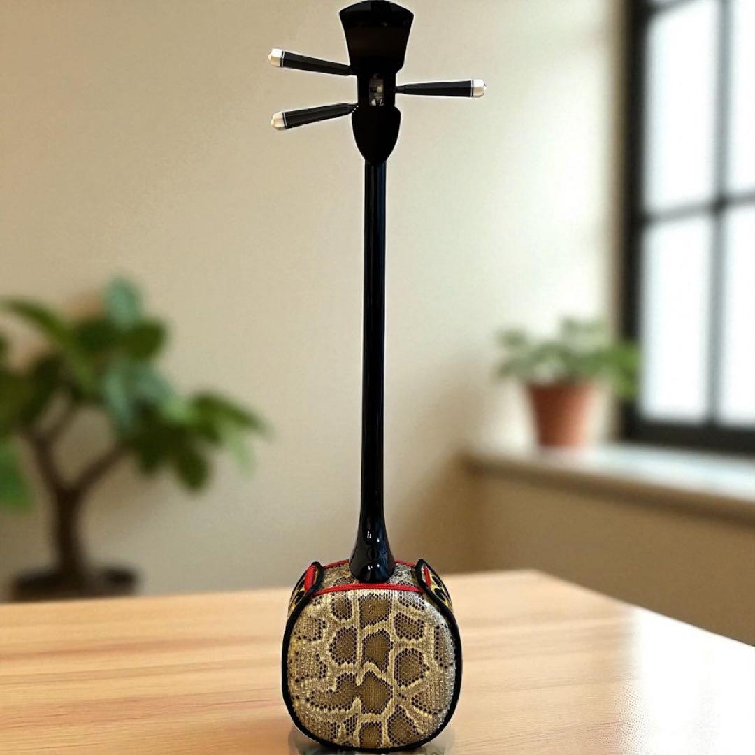 極美品✨沖縄三線 本蛇皮高級三線 黒塗り棹＆装飾ティーガ付き
