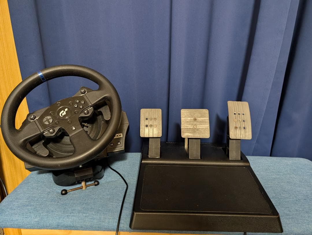 Thrustmaster T300 RS GT Ed. ハンドルコントローラーTHRUSTMASTER UP786_INFO