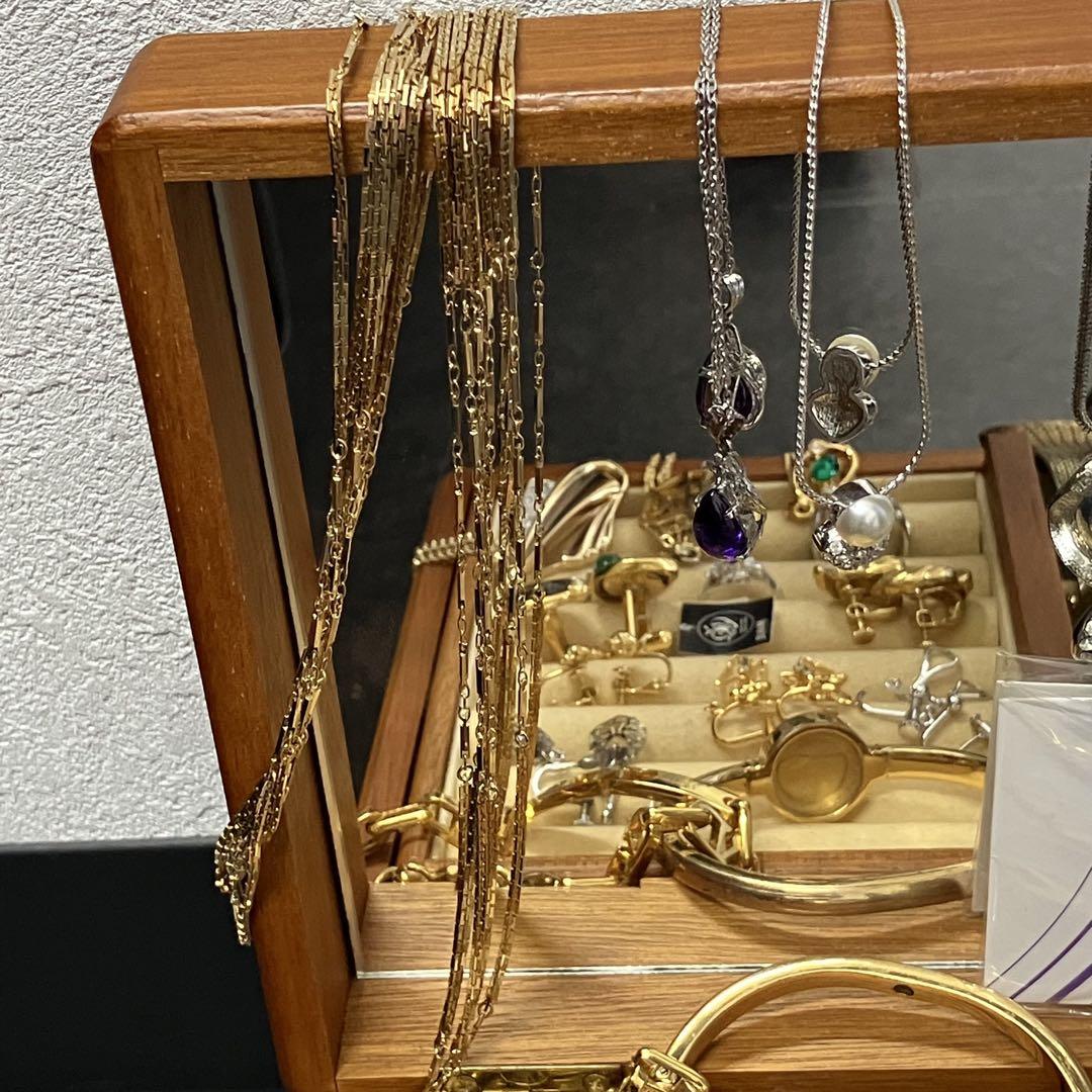 遺品整理 指輪 ネックレス イヤリング ネクタイピン ブローチ 腕時計