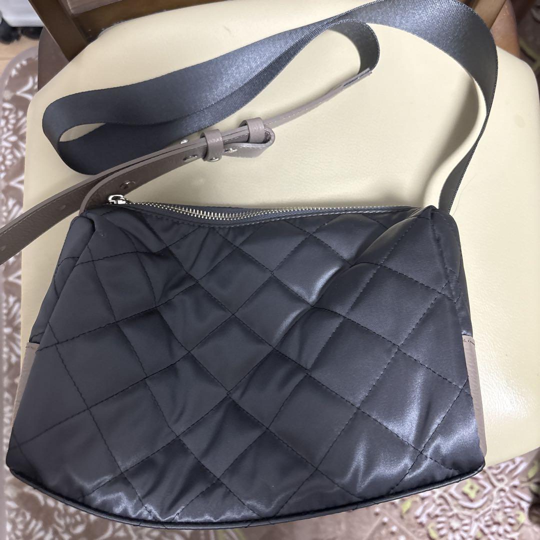 russet キルティングショルダーバッグ チャコールグレー
