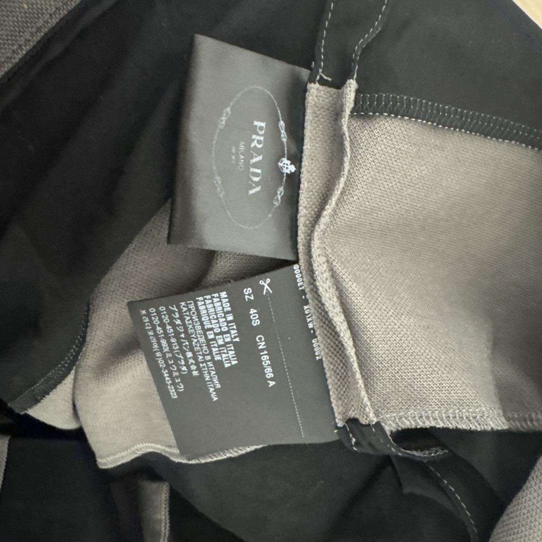 PRADA 黒とグレー ストライプ タイトスカート
