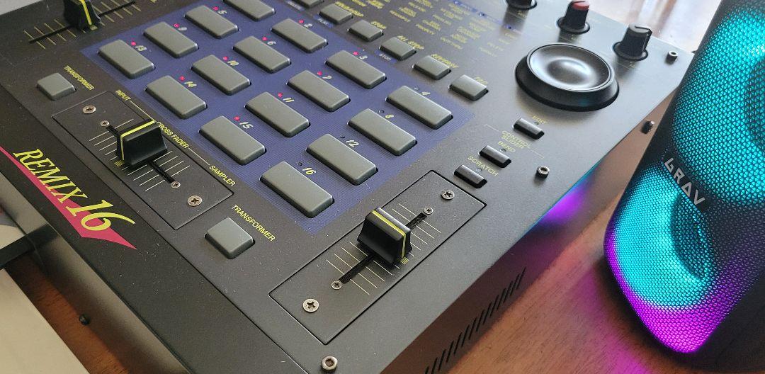 AKAI REMIX16 STEREO DJ PHRASE SAMPLER - メルカリ