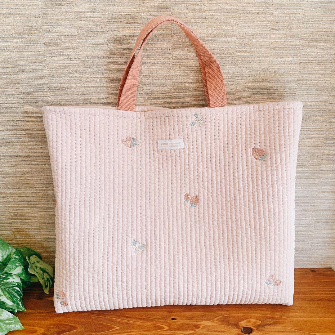 いちご 刺繍ヌビ レッスンバッグ マチあり - メルカリ いちご 刺繍ヌビ レッスンバッグ マチあり - メルカリ