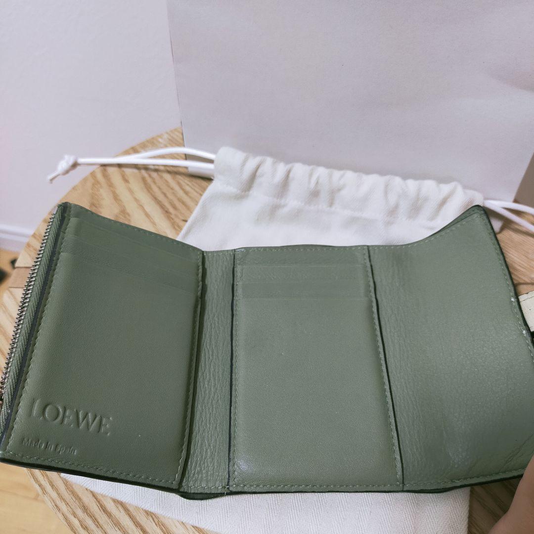 LOEWE 三つ折り財布 ライトグリーン 保存袋付き