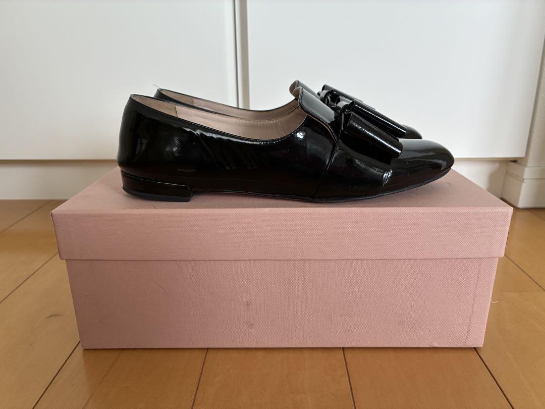 miu miu 黒 リボン付きローファー
