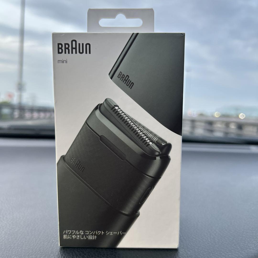brown 電動髭剃り 箱、充電器付き