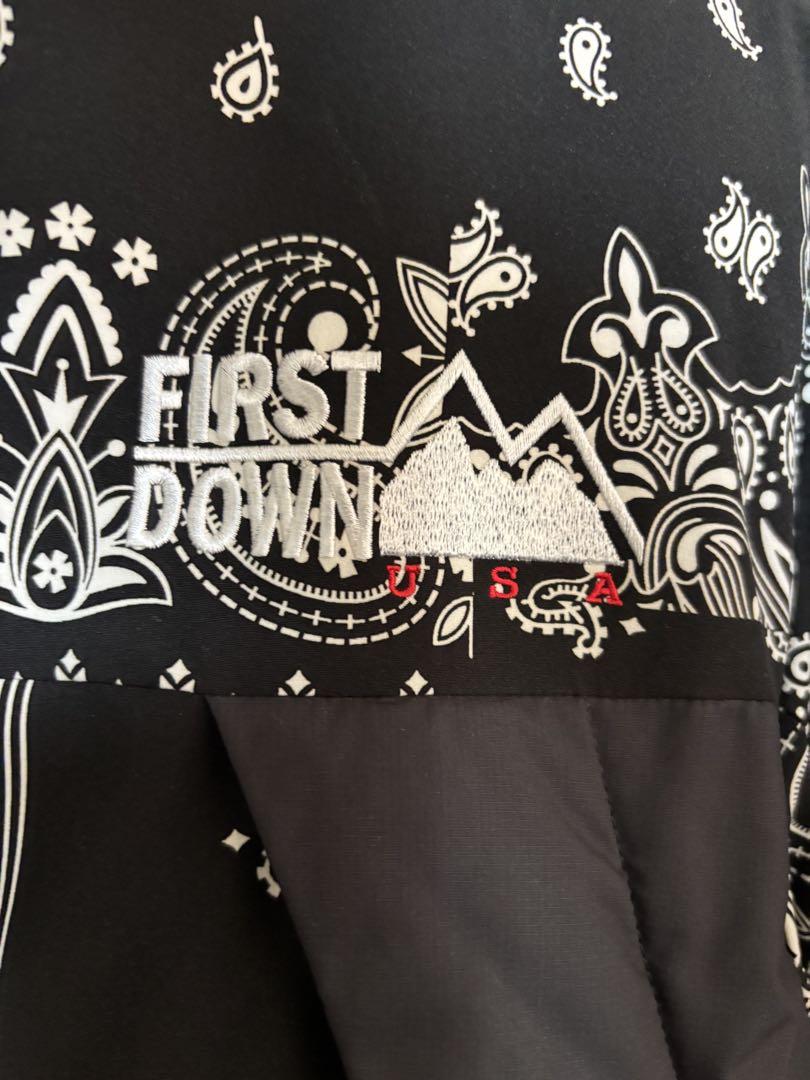 FIRST DOWN バンダナ柄ダウンジャケット S
