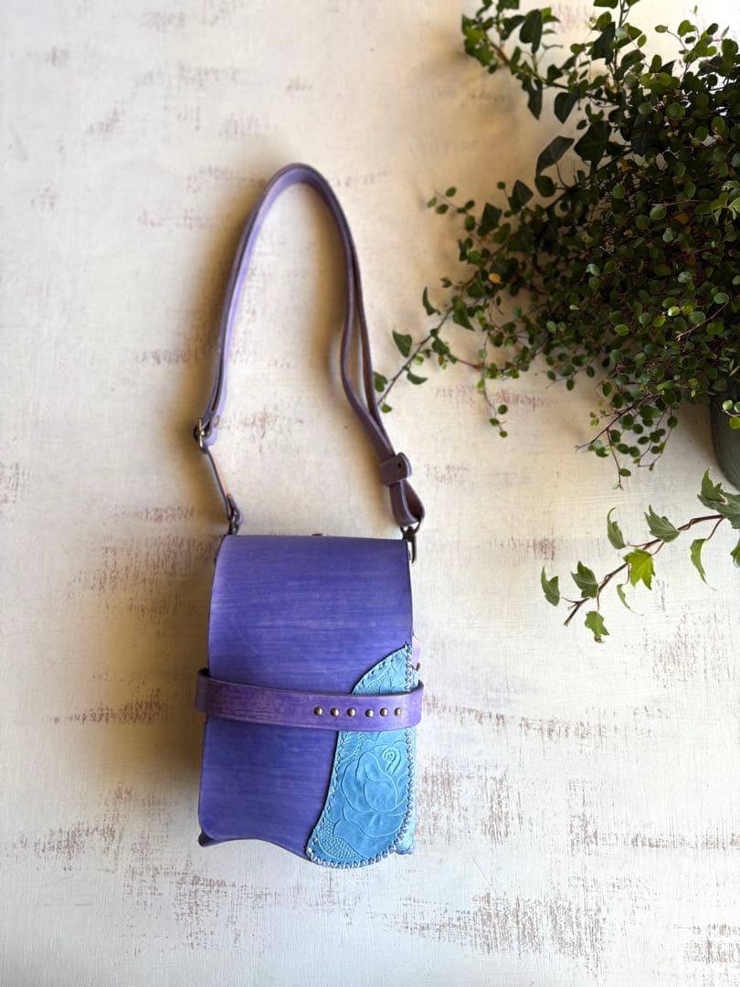 手染めラベンダー、ローズ型押ブルーの蓋付き大容量シザーケース 手染めラベンダー、ローズ型押ブルーの蓋付き大容量シザーケース