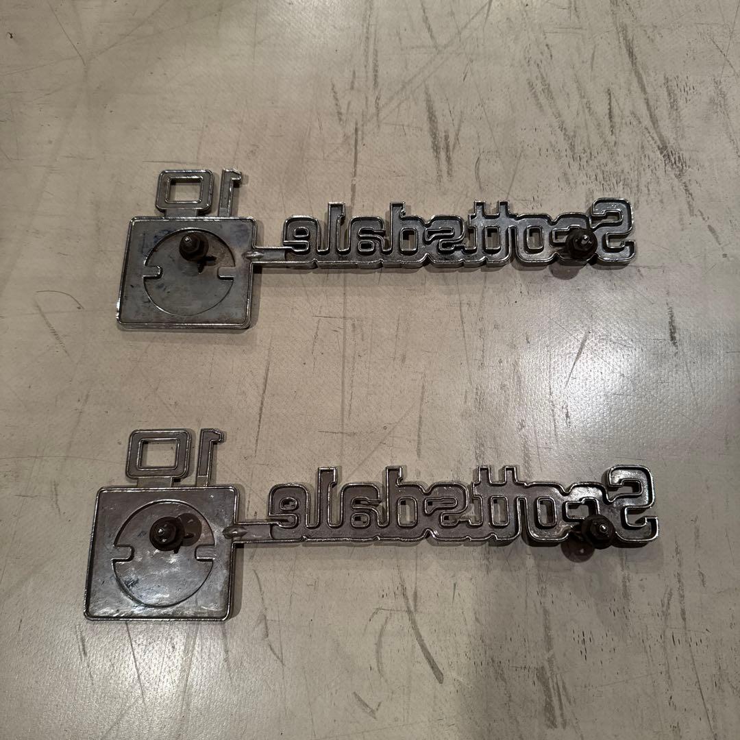 シボレー c10 Scottsdale 10 エンブレム 2個セットCHEVROLET BRIGHTFACE_UK