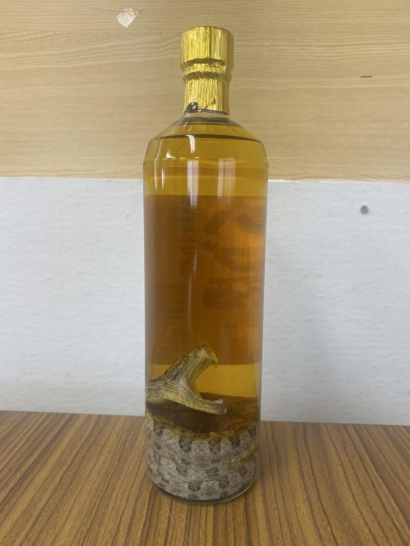 ハブ入りハブ酒 40度 700ml - メルカリ