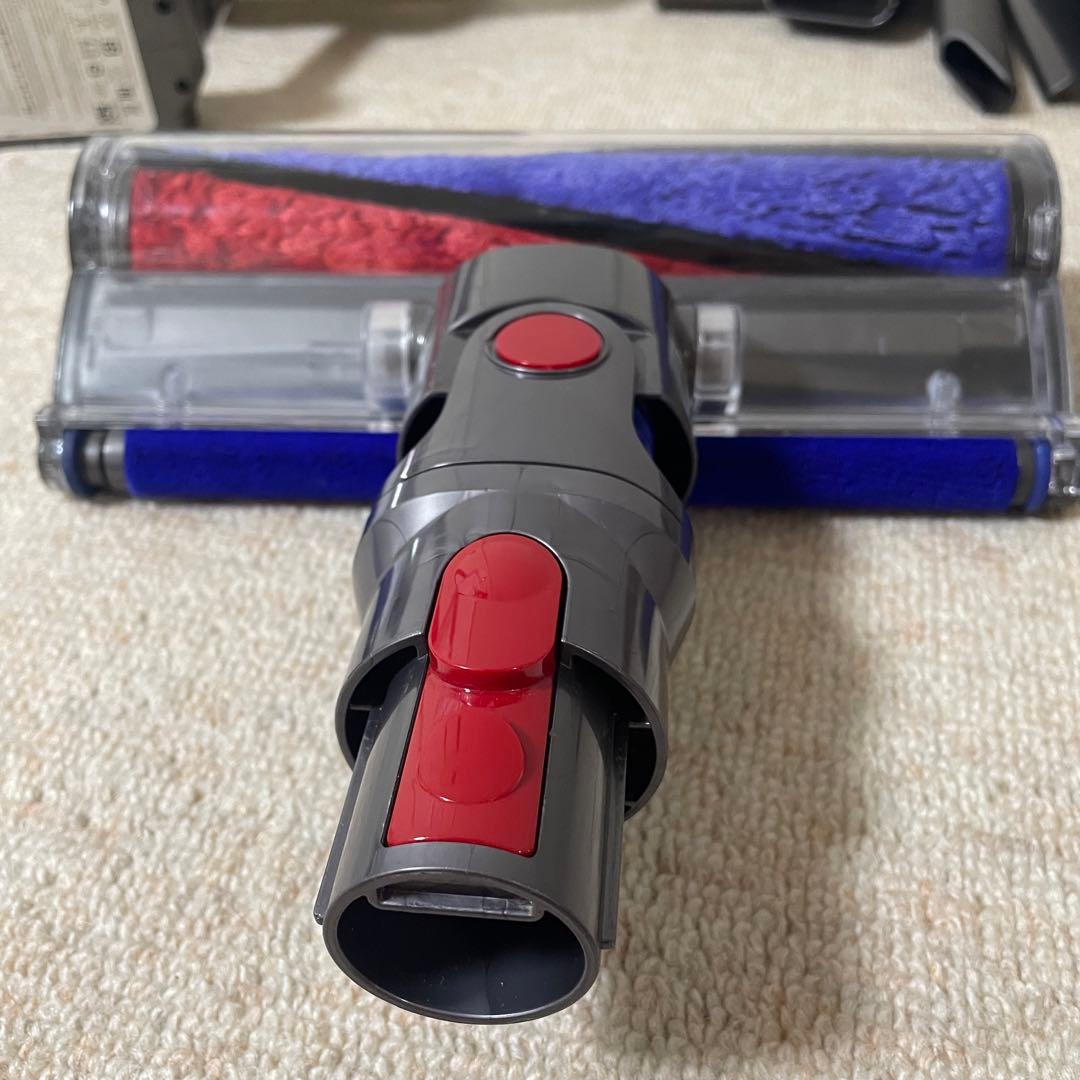 Dyson ダイソン SV12 コードレス掃除機 付属ノズル付き Dyson ダイソン SV12 コードレス掃除機 付属ノズル付き