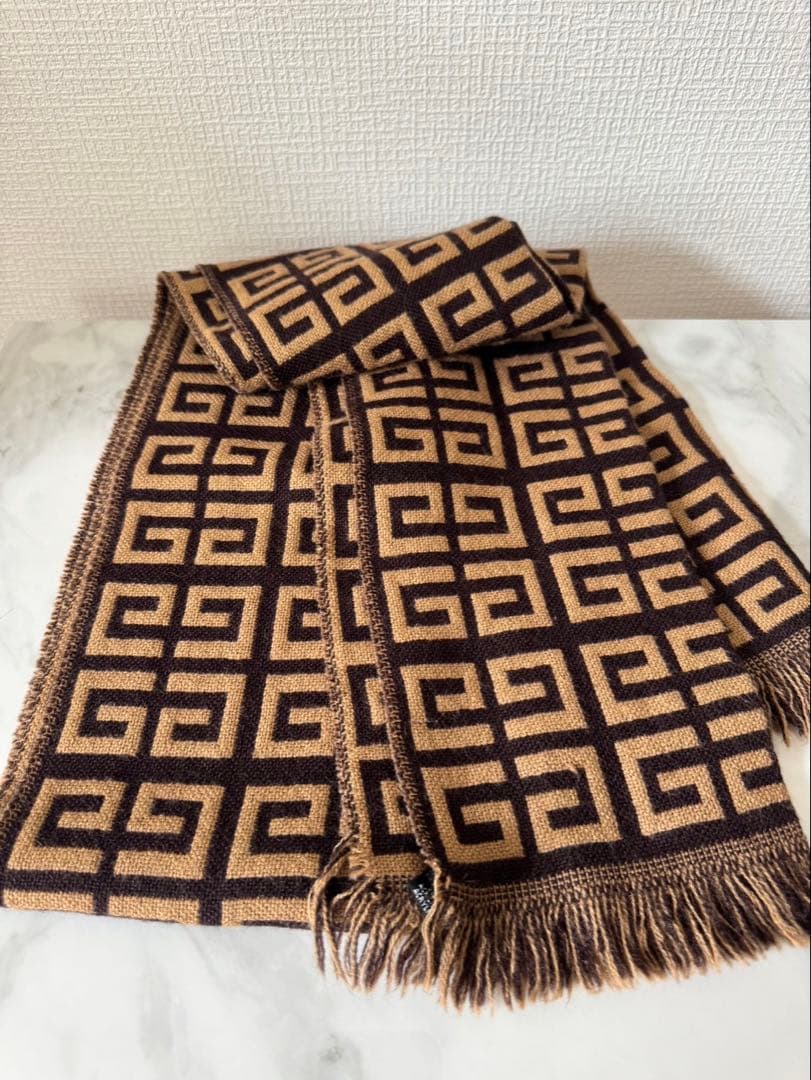 GIVENCHY ジバンシー マフラー 4Gロゴ