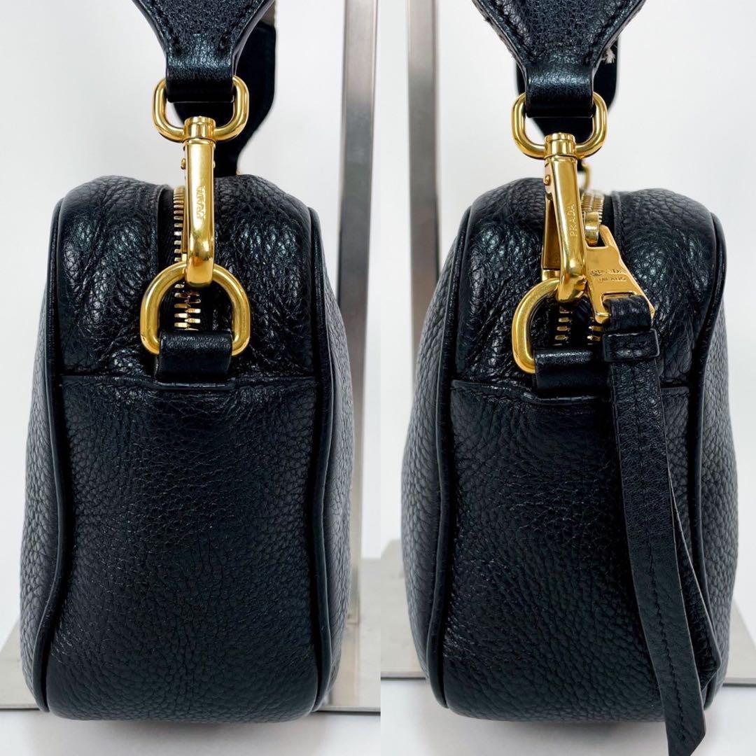 PRADA カメラバッグ