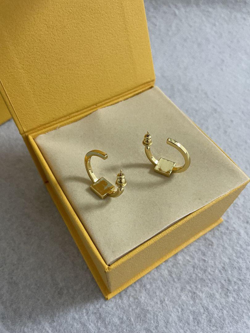 フェンディ ゴールド ピアス 刻印あり