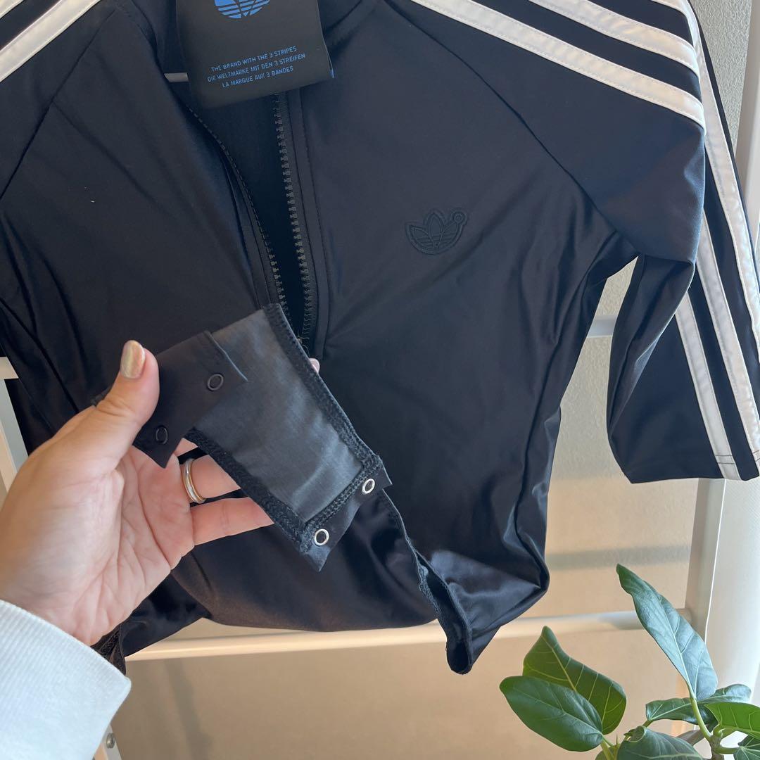 adidas ボディスーツ