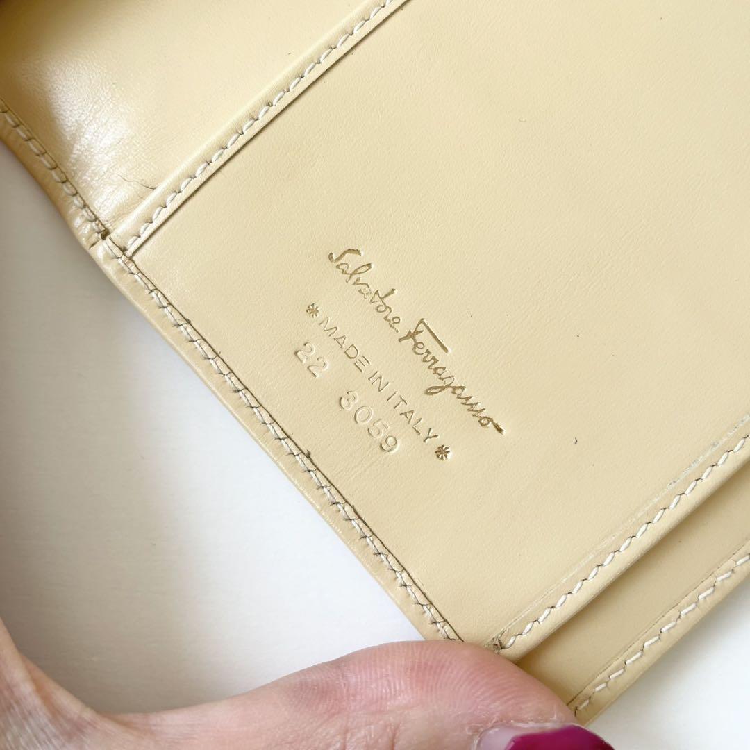 【新品・保管品】Salvatore Ferragamo 長財布 リボンモチーフ