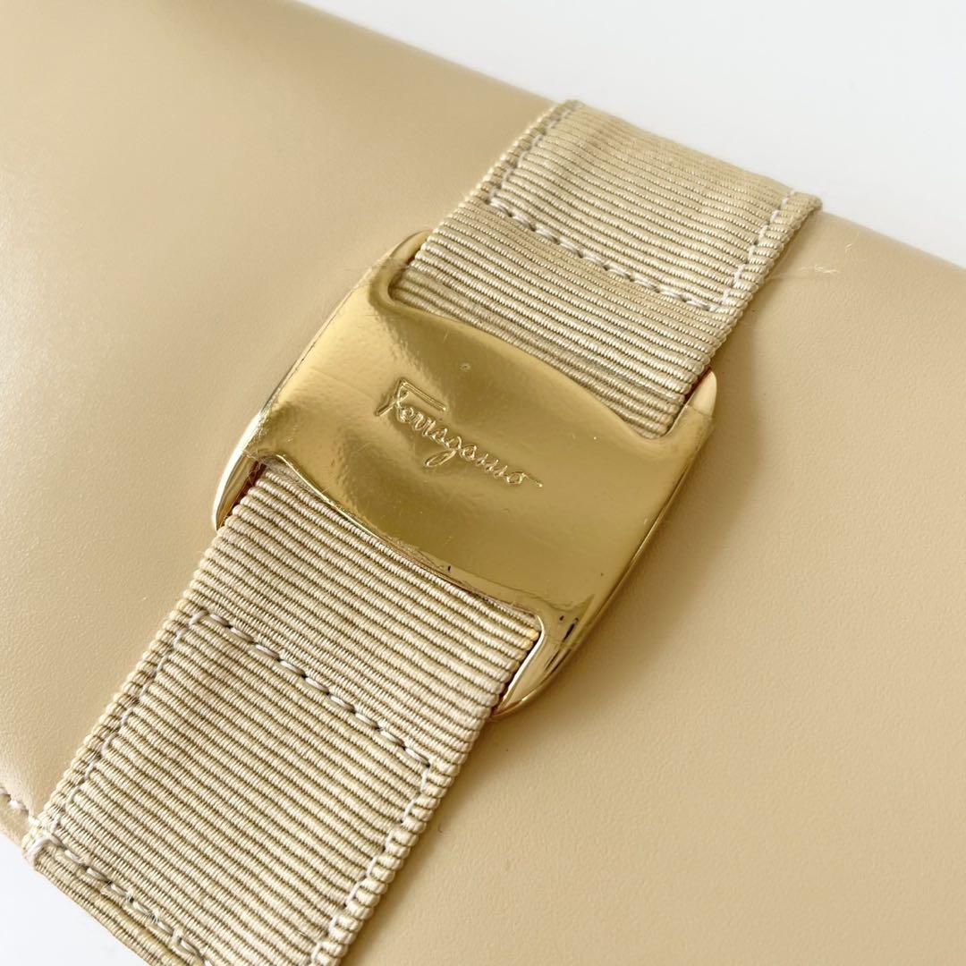 【新品・保管品】Salvatore Ferragamo 長財布 リボンモチーフ
