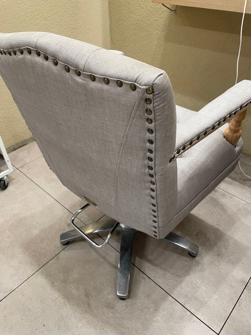 スタッズ付きリネン風回転椅子2個セット目立った傷や汚れなし