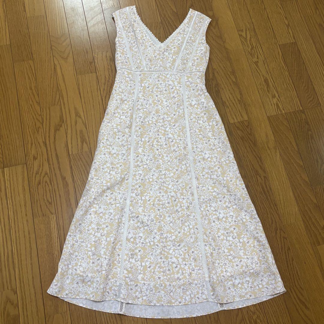 ワンピース Herlipto Lace Trimmed Floral Dress SUN