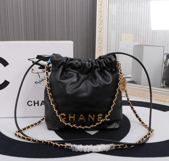 2025新入荷 CHANEL ブラックレザー メルカリ - ドローストリングバッグ バッグ