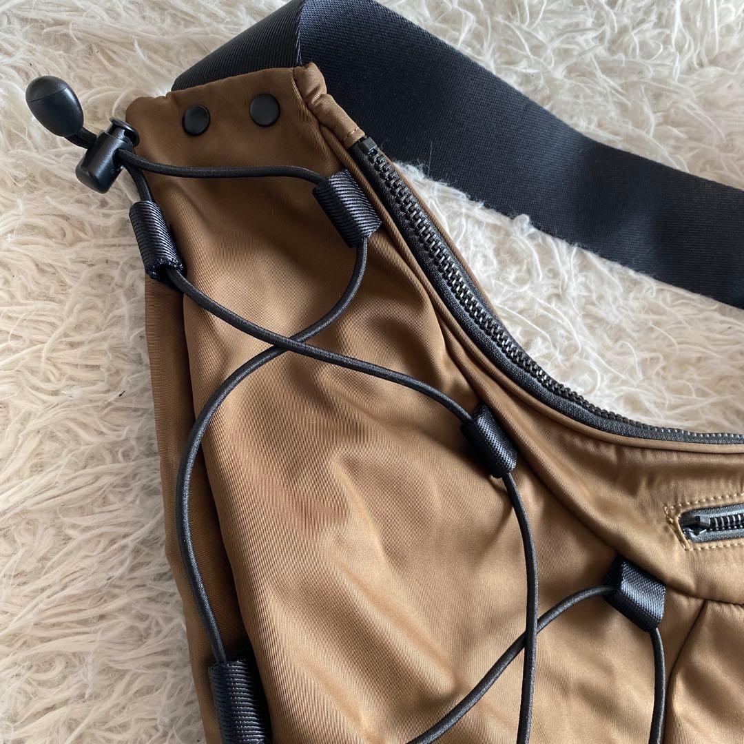 オニツカタイガー　メッセンジャーバッグ　刺繍　虎　ブラウン