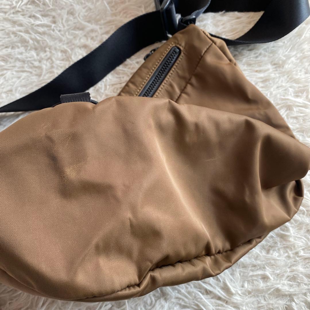 オニツカタイガー　メッセンジャーバッグ　刺繍　虎　ブラウン