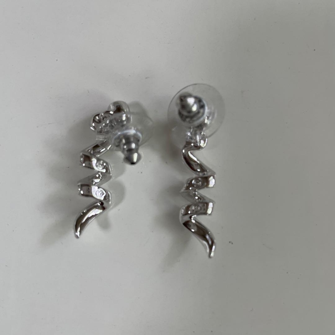 スワロフスキー　ピアス