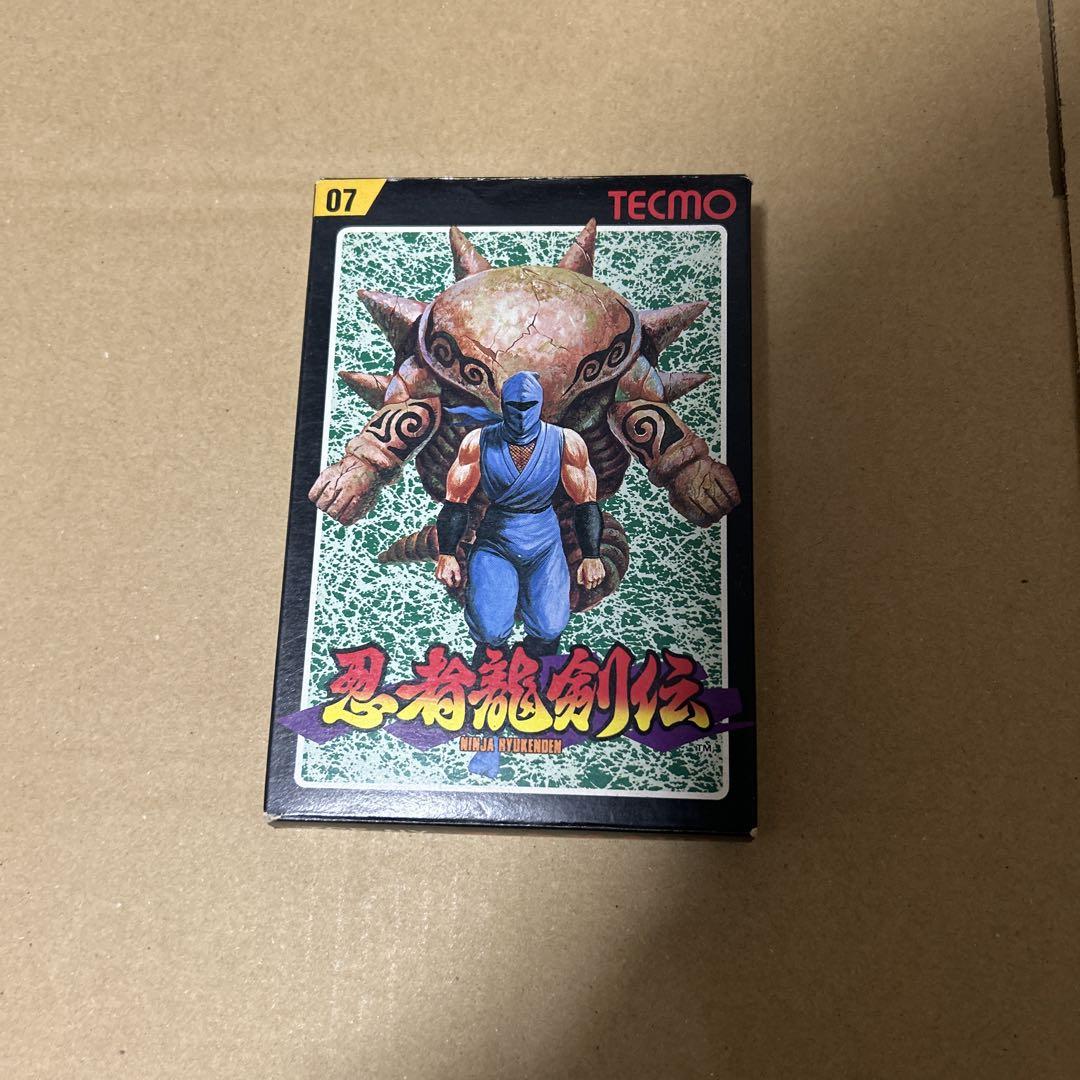 忍者龍剣伝　箱説付　ファミコン