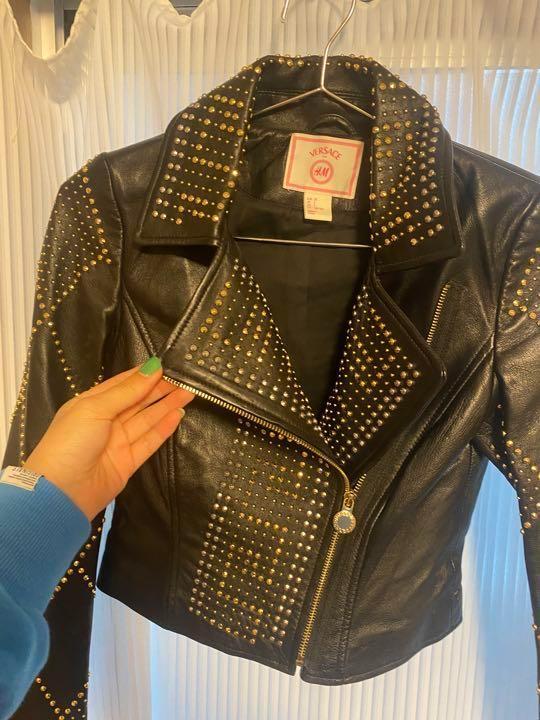 Versace x H&M ライダースジャケット スタッズ T25032807 - メルカリ
