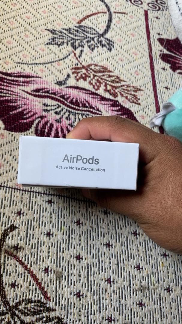 アクティブノイズキャンセリング機能を搭載したAirPods 4 アクティブノイズキャンセリング機能を搭載したAirPods 4