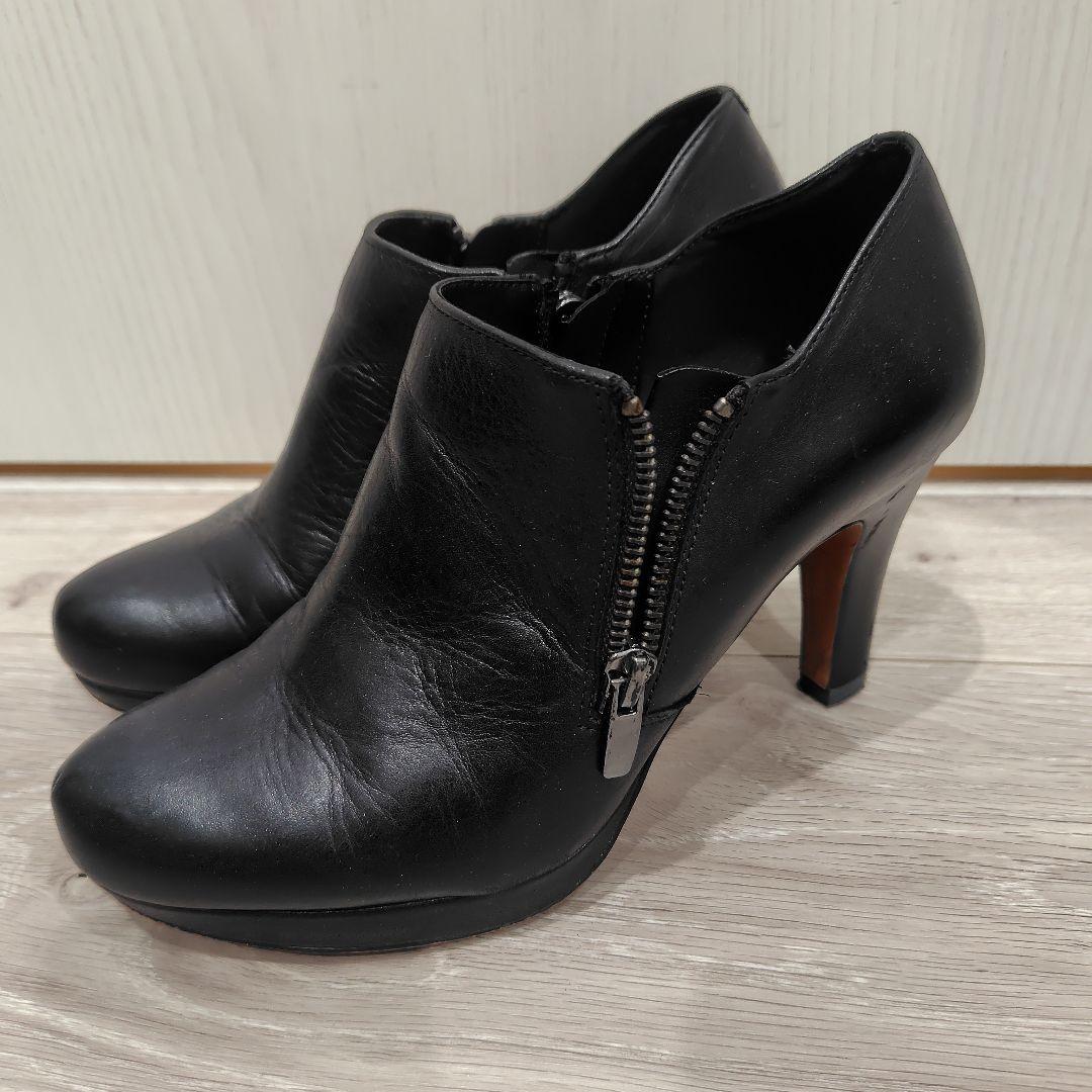 Clarks クラークス　黒レザーブーティ ジッパー 高ヒール　ショートブーツ