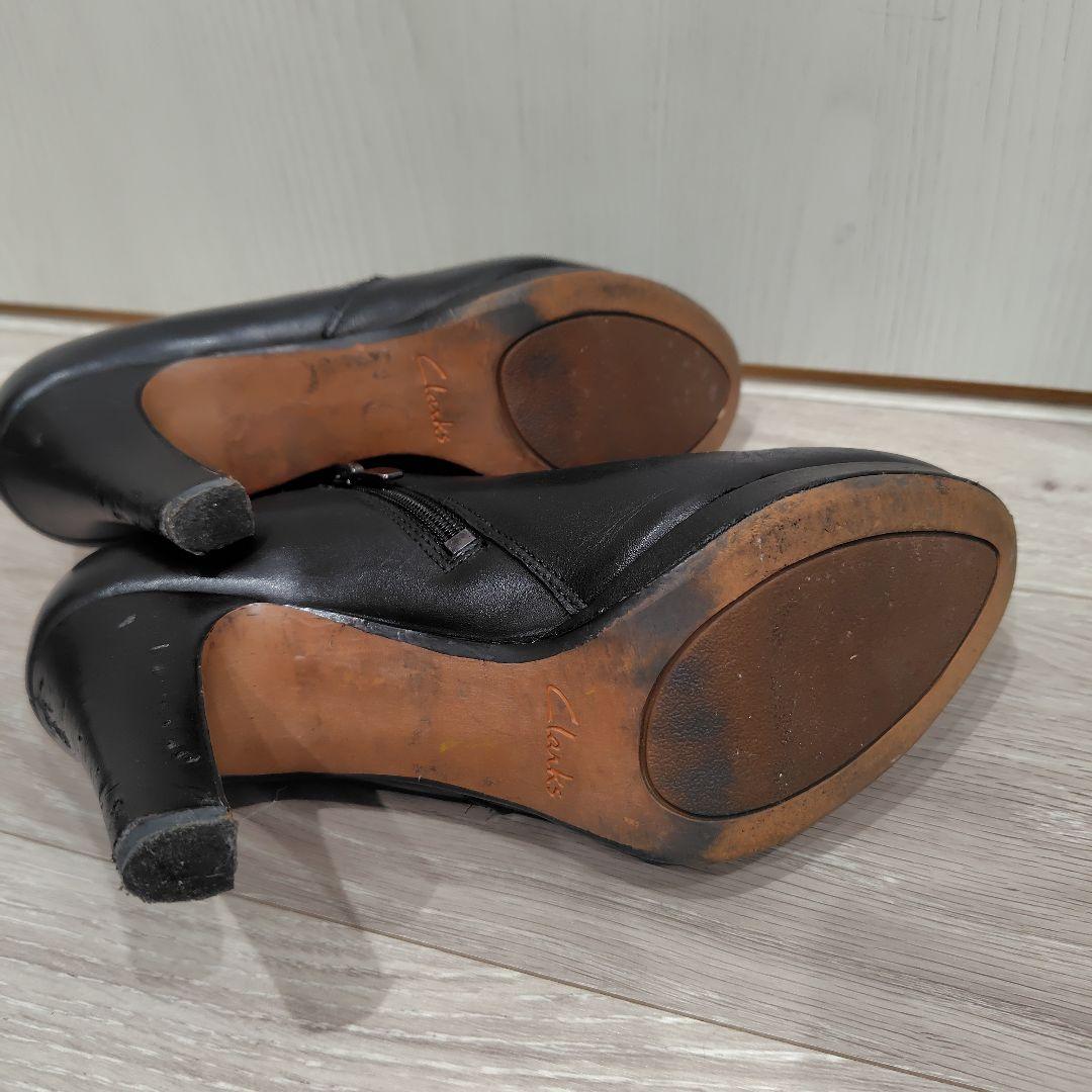 Clarks クラークス　黒レザーブーティ ジッパー 高ヒール　ショートブーツ